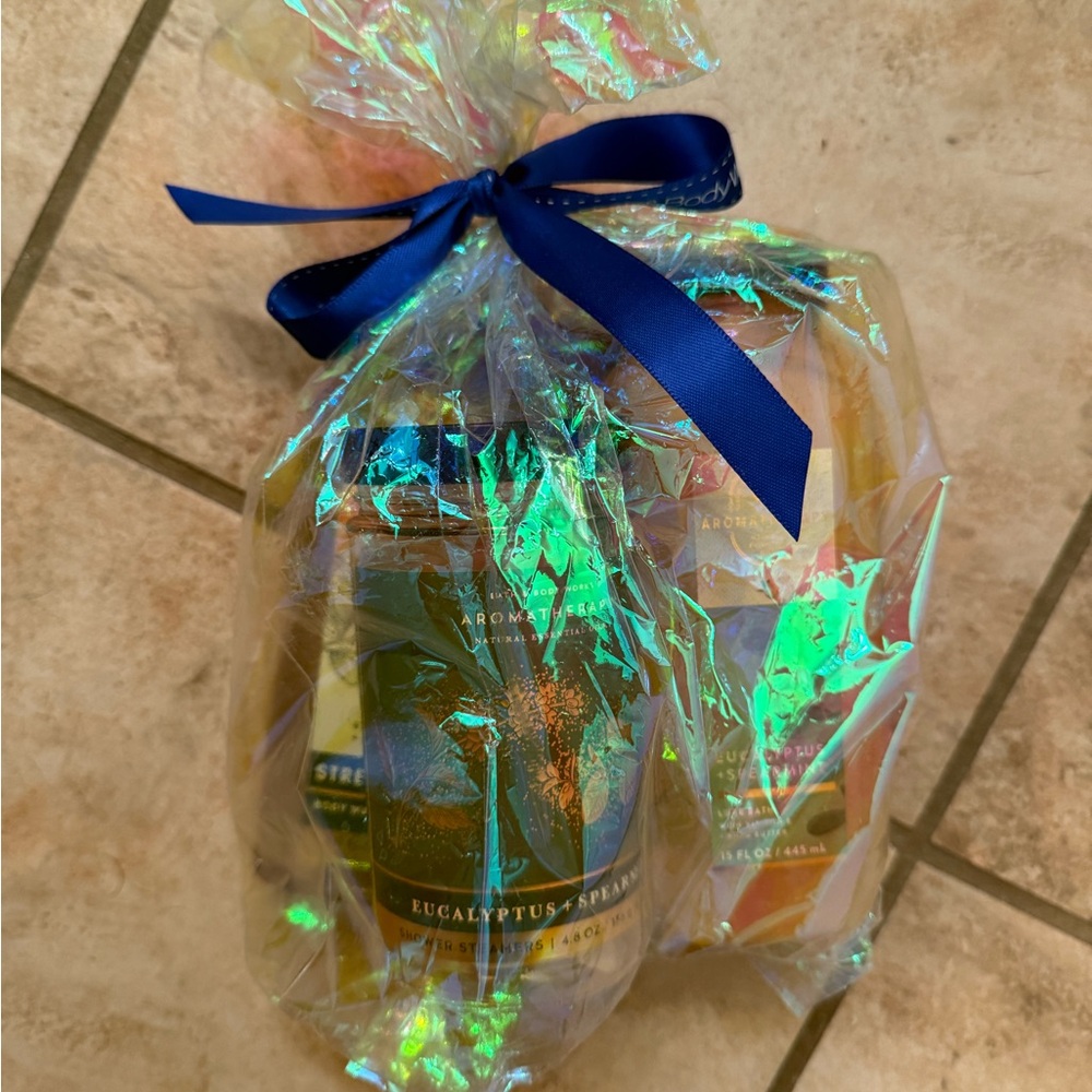 Bath & Body Works Blue and Cream Bath Soak Delight